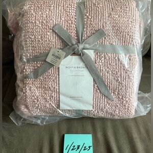Anthropologie Queen Duvet Rose color